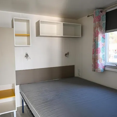 - Hausboot 2 * Suderstapel