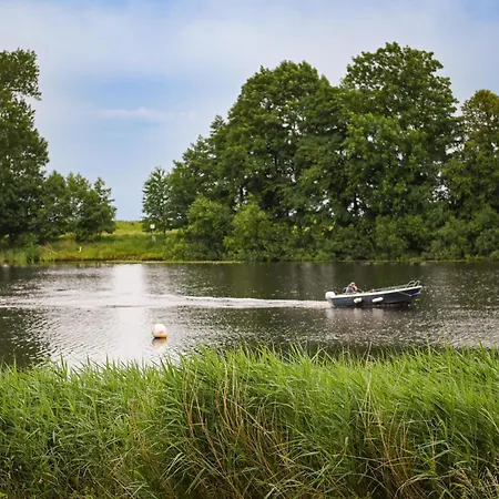 - Hausboot 2 * Suderstapel