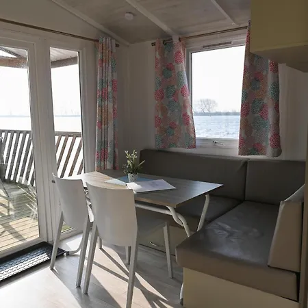 - Hausboot 2 Prázdninový dům *