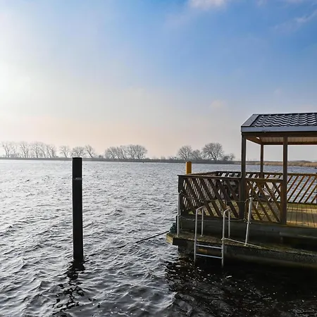 - Hausboot 2 Prázdninový dům Suderstapel